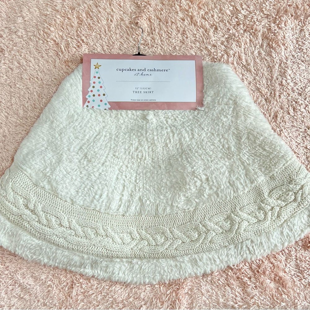 New Cupcakes and Cashmere 52” Cream Faux Fur & Crotchet Christmas Tree Skirt